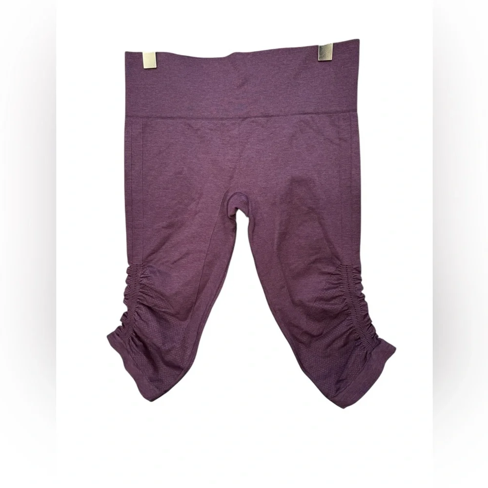 Lululemon In The Flow Capri II leggings in purple. Size 8